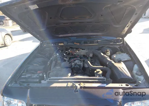 2010 Ford Crown Victoria Police/Police Interceptor z USA, uszkodzony, nr VIN 2FABP7BV5AX142276